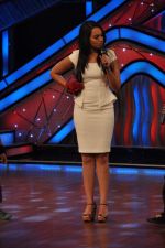 Sonakshi Sinha promotes Joker on the sets of ZEE Lil Masters in Famous on 20th Aug 2012 (47).JPG